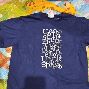 EUC SIZE 7/8 🇦🇲ARMENIAN ALPHABET Navy Graphic T-Shirt